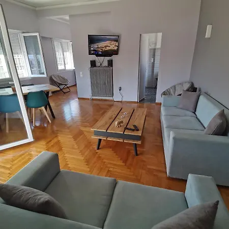 Penthouse Spacious W Super Wifi & Terrace, 2 Min From Metro Αθήνα