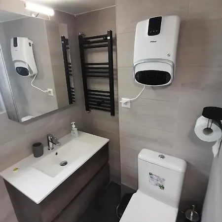 Penthouse Spacious W Super Wifi & Terrace, 2 Min From Metro
