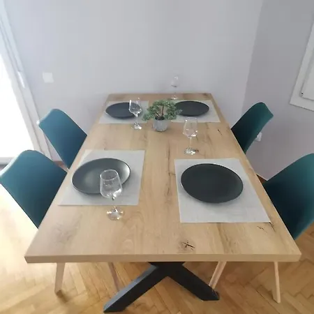 Penthouse Spacious W Super Wifi & Terrace, 2 Min From Metro Apartment *